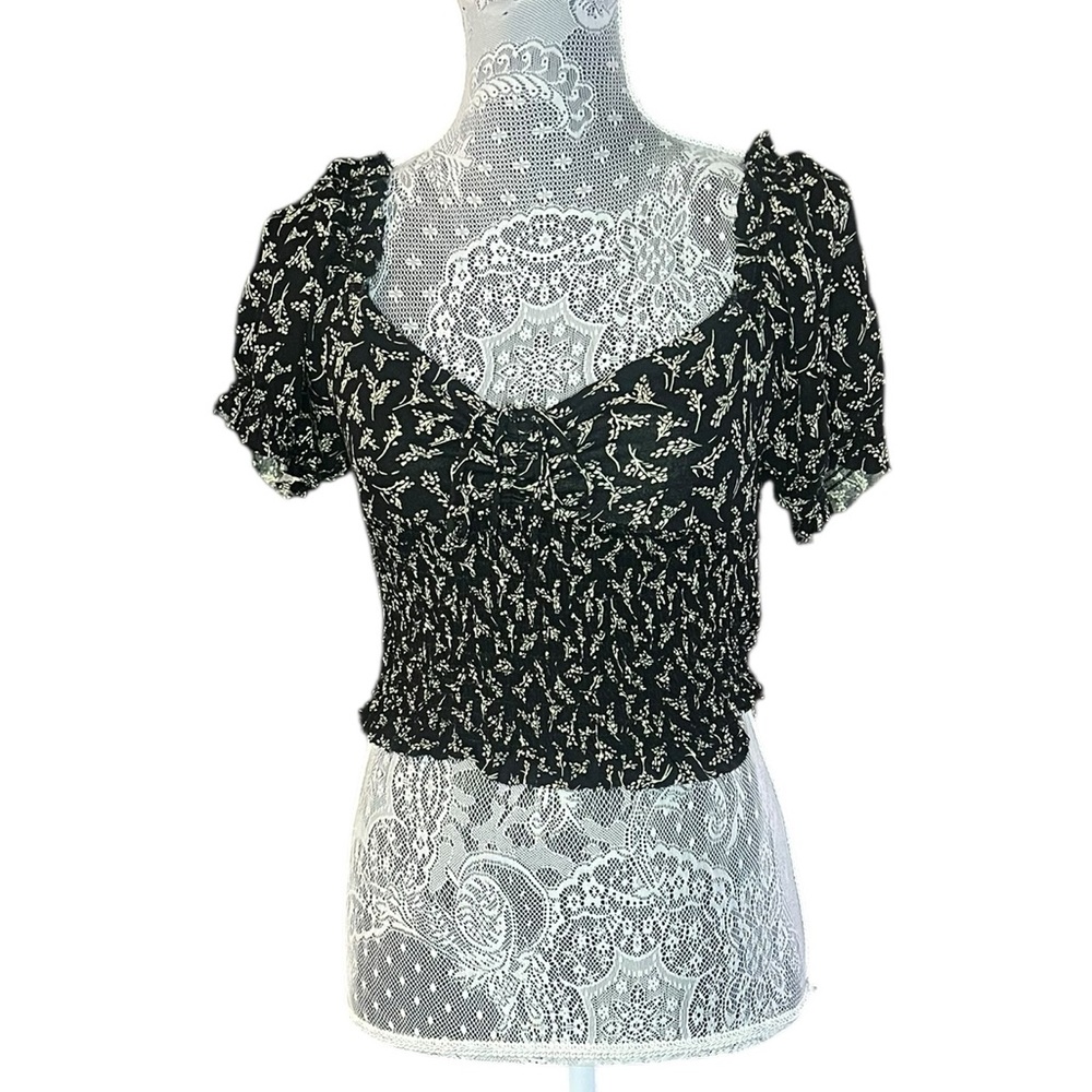 Urban Outfitters Black Floral Smocked Puff Sleeve Crop Top | Size Medium